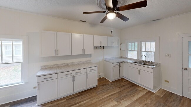 Building Photo - 47062 Buxton Back Rd