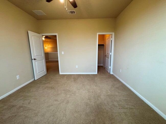 Building Photo - 2880 Donnell Dr