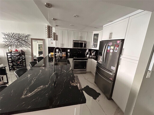 Building Photo - 3725 S Ocean Dr