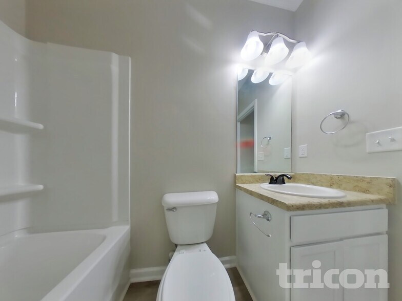 Building Photo - 45 Oak Hollow Way