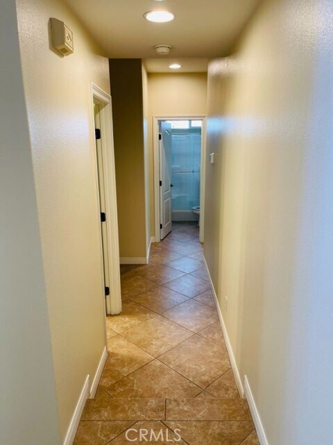 Building Photo - 1574 Glencrest Dr