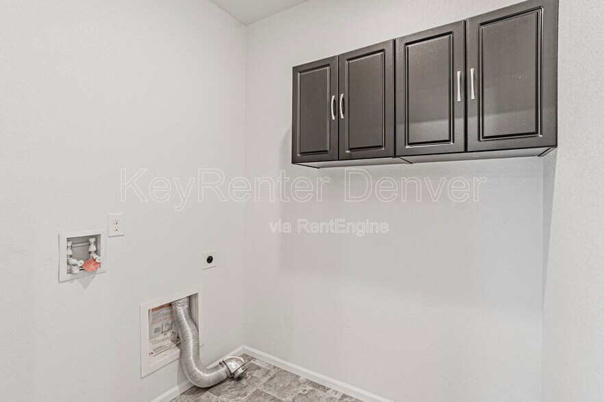 Building Photo - 6037 N Halifax Ct