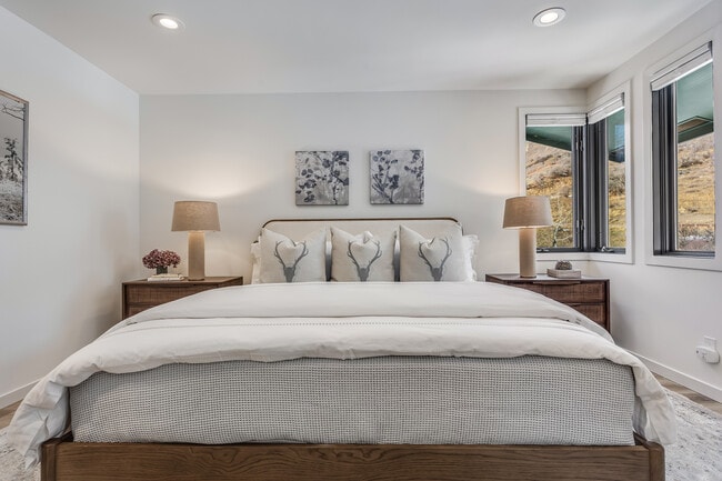 Building Photo - 135 Carriage Way