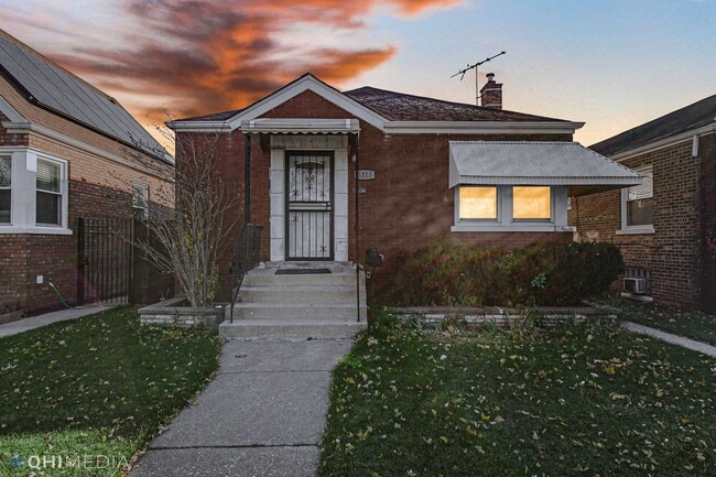 Building Photo - 3 Bed 2 Bath is West Elsdon neighborhood o...