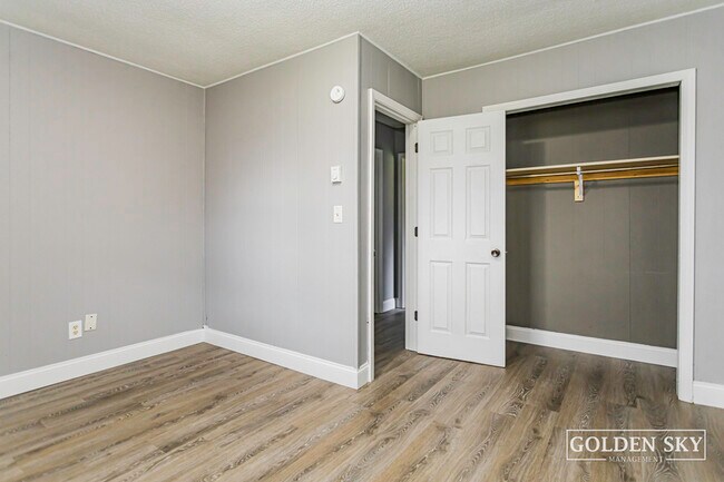 Building Photo - 6304 E Piccadilly Rd