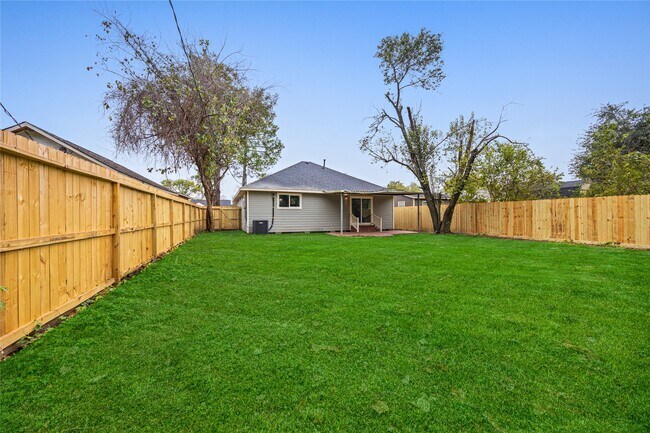 Building Photo - 125 Bolden St