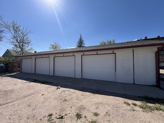 Building Photo - 312 E 27th St