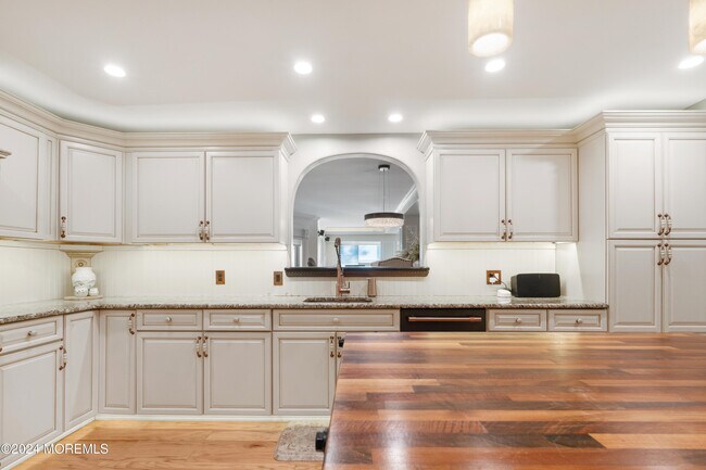 Building Photo - 300 Ocean Ave N