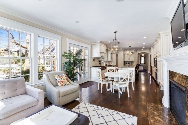 Building Photo - 115 Aspen Ave