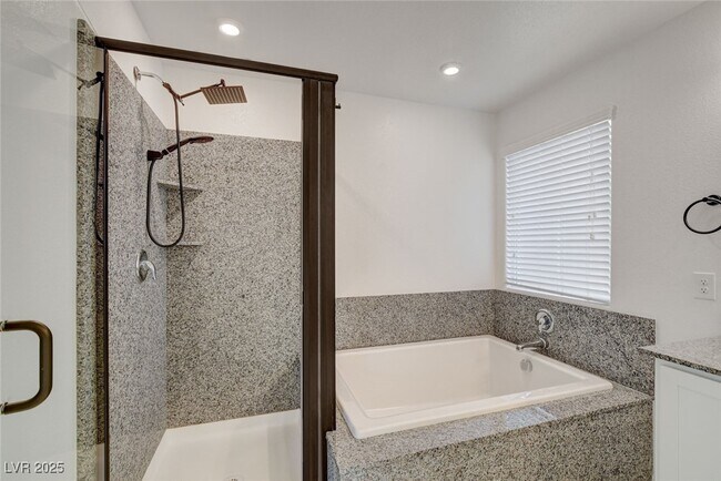 Building Photo - 1360 Cerulean Ave