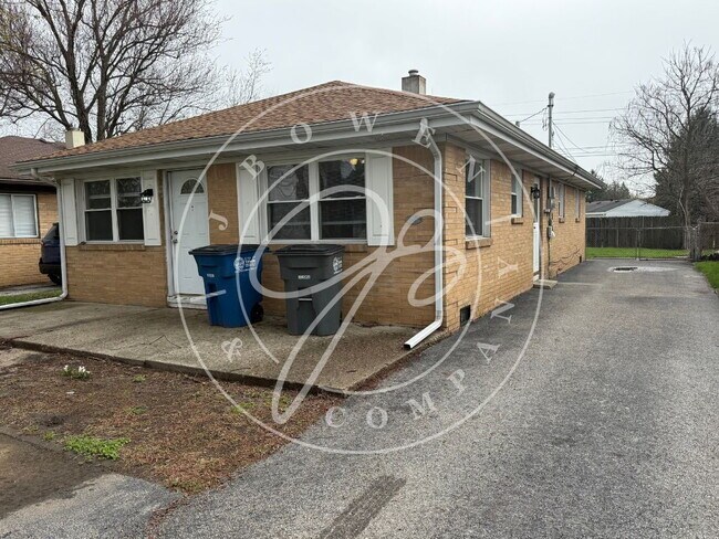 Building Photo - Charming 3-Bedroom Home on Curson Drive with fenced backyard.