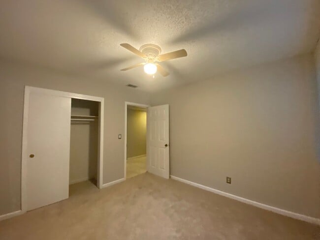 Building Photo - 1421 Ridgecrest Rd