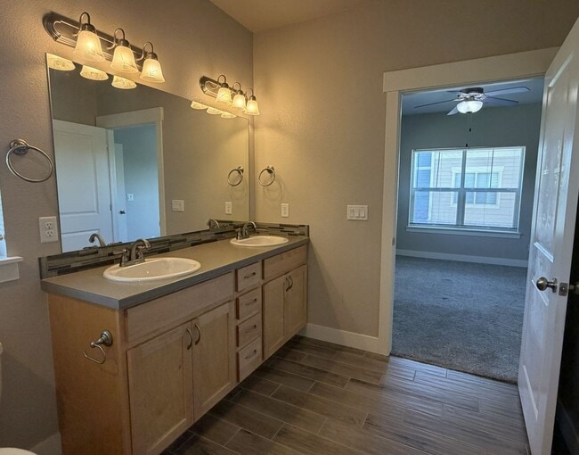 Building Photo - 4642 Hahns Peak Dr