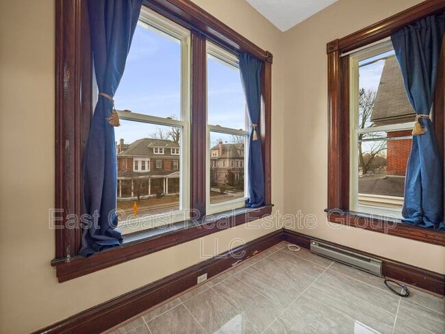 Building Photo - 448 Summit Ave