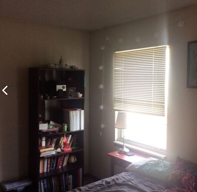 Building Photo - $1,300 | 2 Bedroom, 2.5 Bathroom House | Pet Friendly* | Available for July 1st, 2026 Move In!