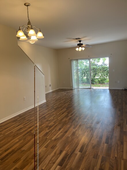 Building Photo - 4213 Winding Vine Dr