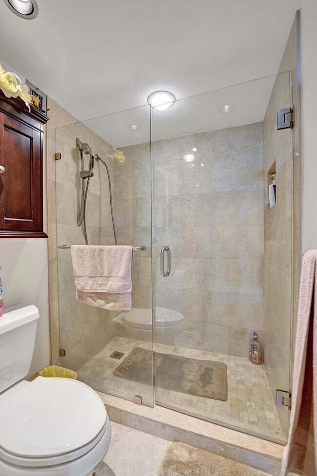 Building Photo - 2000 S Ocean Blvd