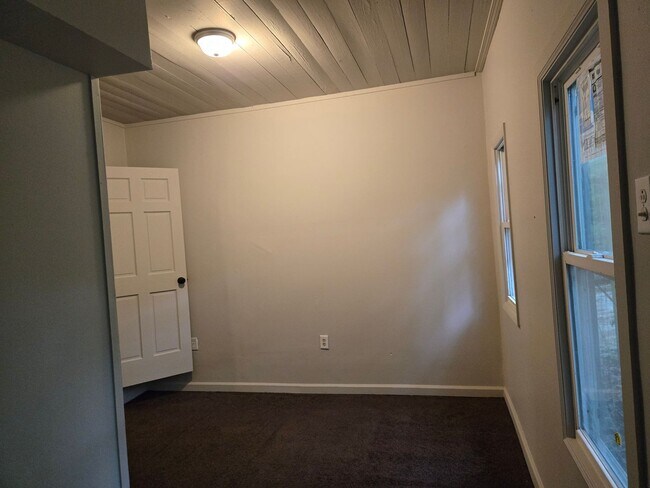 Building Photo - 615 W Foster Pkwy
