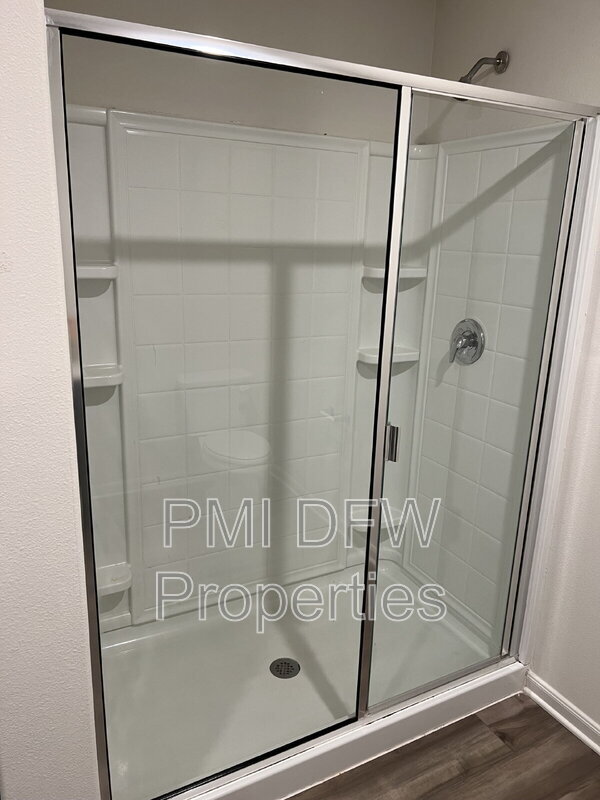 Building Photo - 640 Aqueduct Dr