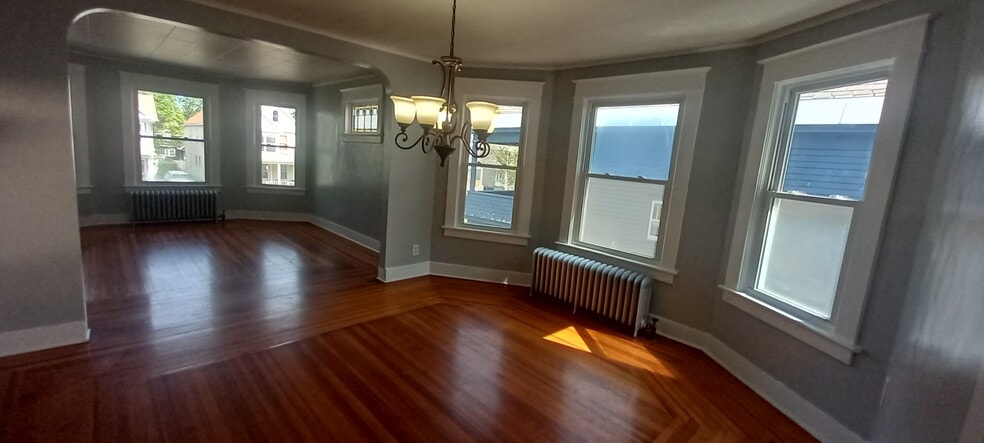 Building Photo - 824 Hampton Ave