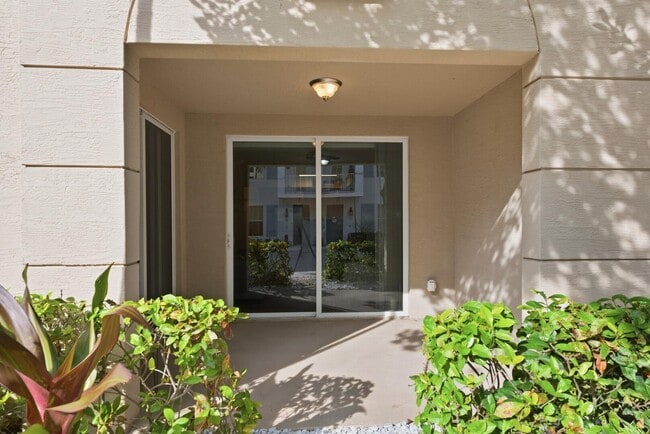 Building Photo - 4 Renaissance Way