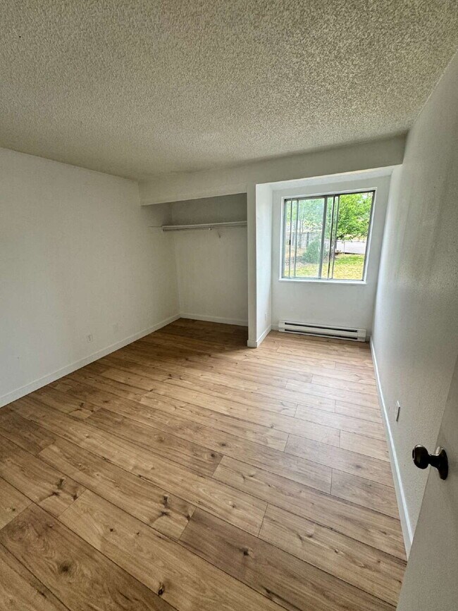 Building Photo - 2 Bed / 1 Bath in Prime Happy Valley Location