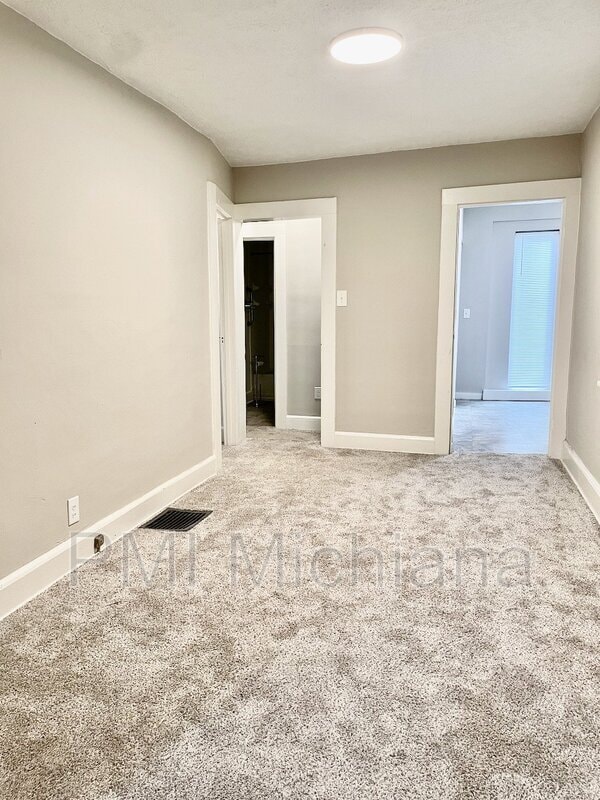 Building Photo - 514 W Madison St