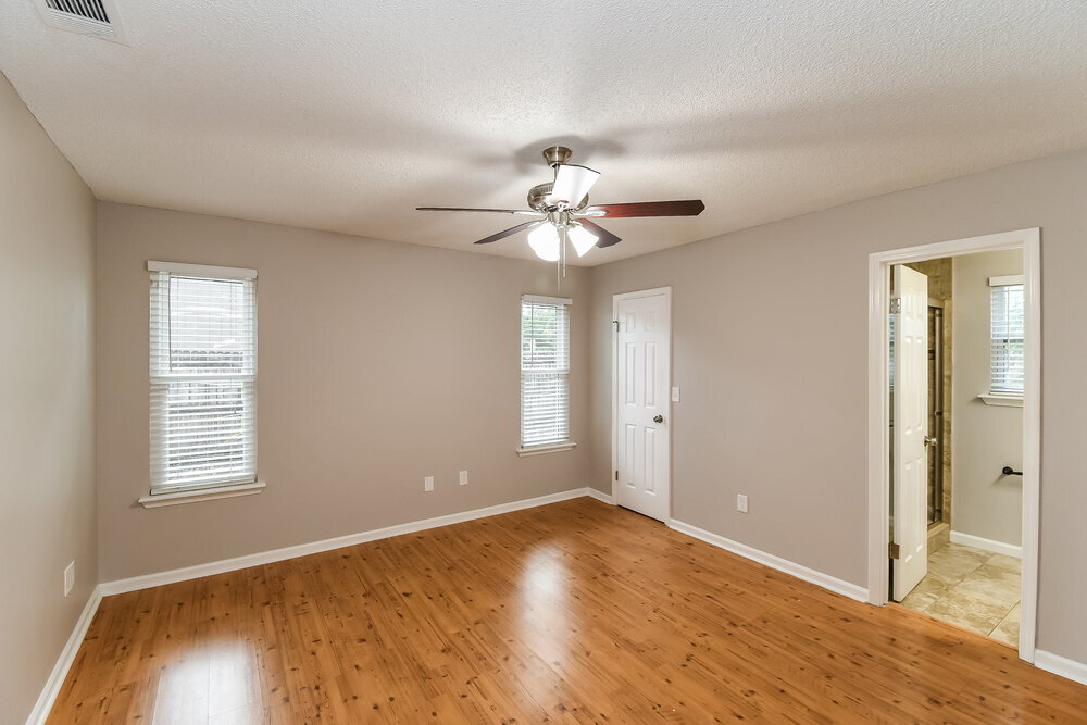 Building Photo - 8136 Honeysuckle Ln