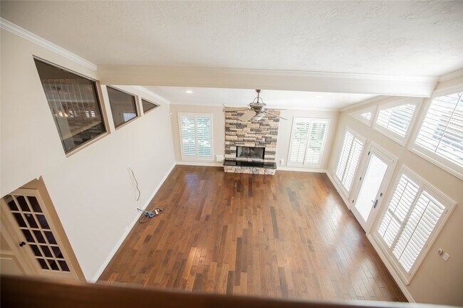 Building Photo - 1627 Fall Valley Dr