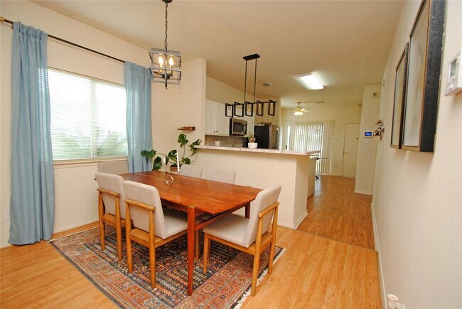 Building Photo - 6363 Provident Green Dr