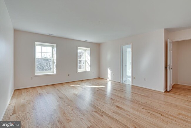 Building Photo - 1423 McLean Mews Ct