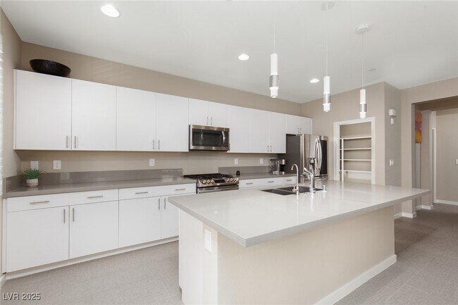 Building Photo - 11283 Cactus Tower Ave