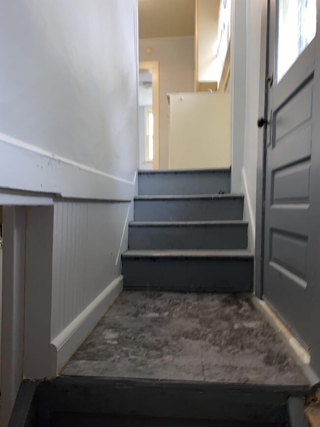 Building Photo - 947 Center Point Rd NE