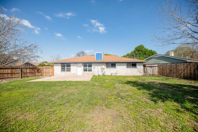 Building Photo - Coming Soon! Southwest Houston 3 bed/2 bat...