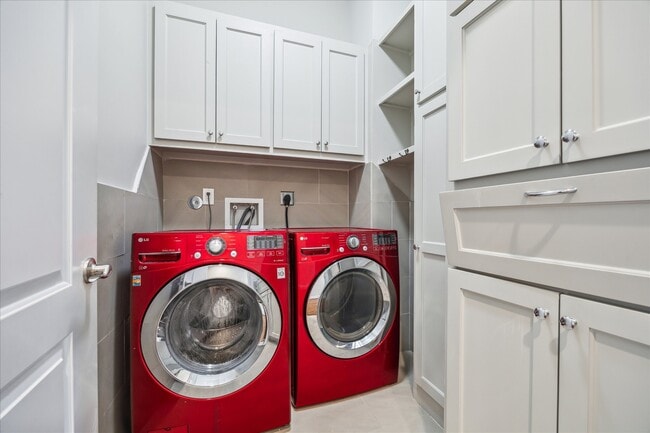 Building Photo - 4715 Jackson St