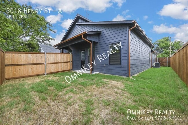 Building Photo - 3018 Henry St