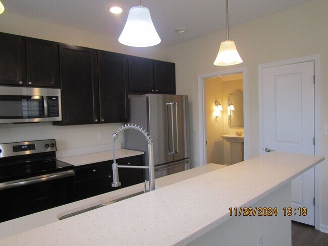 Building Photo - Hickory Manor