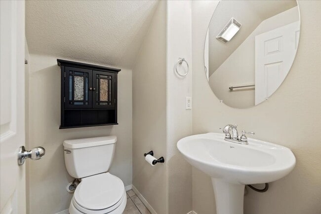 Building Photo - Comfort, Convenience & Community Amenities