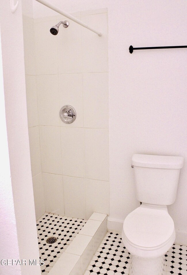 Building Photo - 3508 Douglas Ave