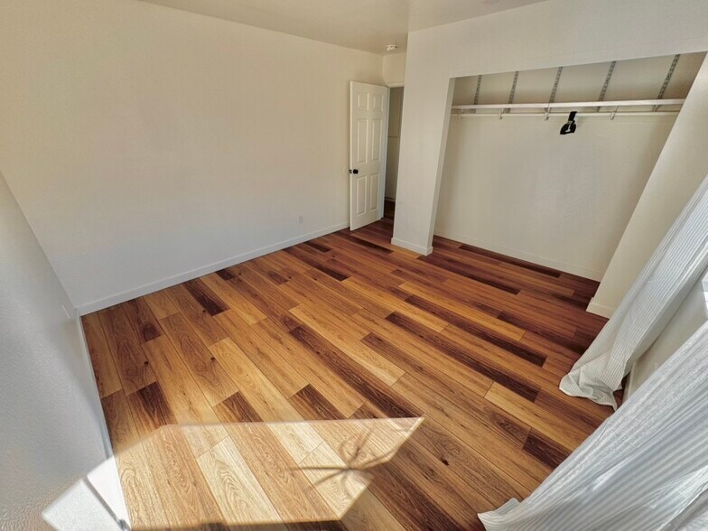 Building Photo - 658 W 23rd St