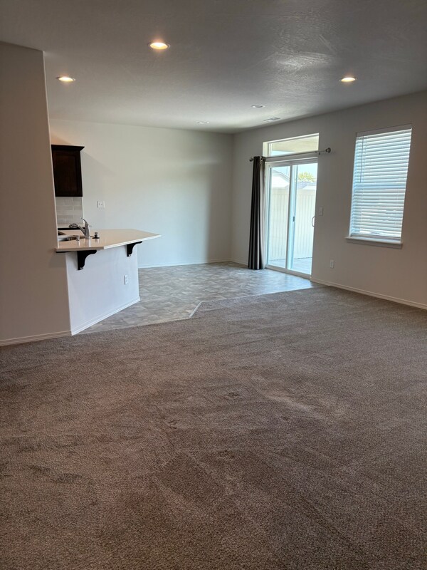 Building Photo - 749 N Doumit Dr
