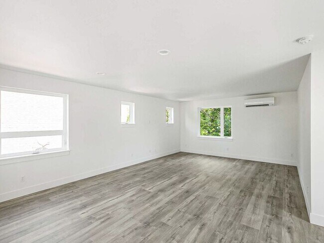 Building Photo - 3654 SE 67th Ave