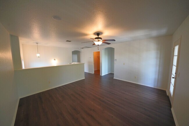 Building Photo - Great 4 Bedroom Home Now Available in Cibo...