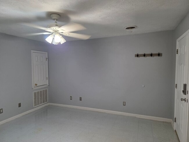 Building Photo - 109 Stanford Cir