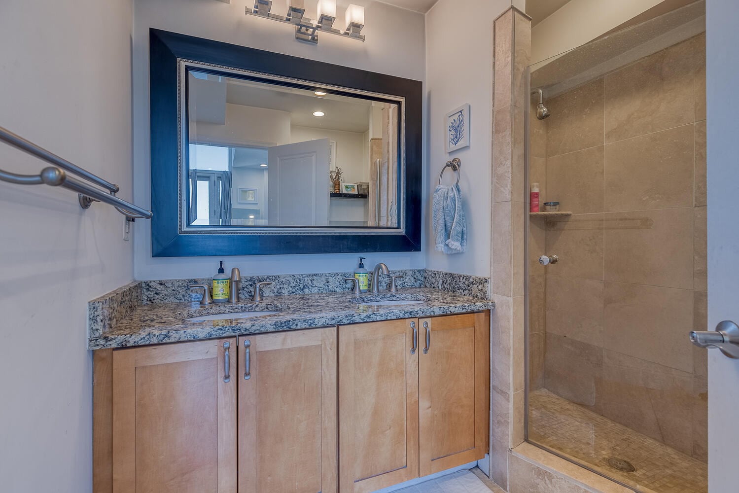 Building Photo - 2713 Ontario Rd NW