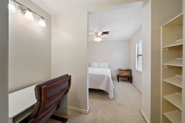 Building Photo - 6218 Wynnwood Ln