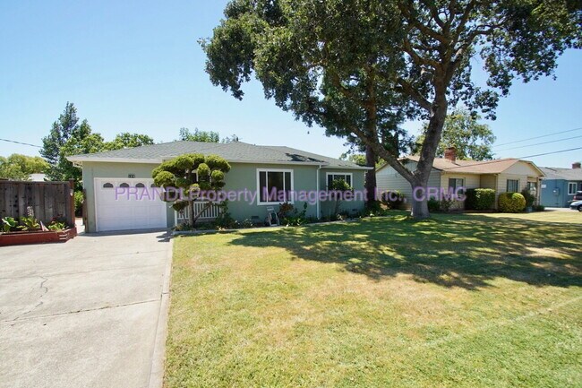 Primary Photo - Quality Home in Santa Veneita with Amazing...