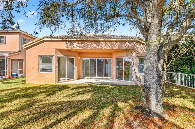 Building Photo - 2431 Westmont Dr