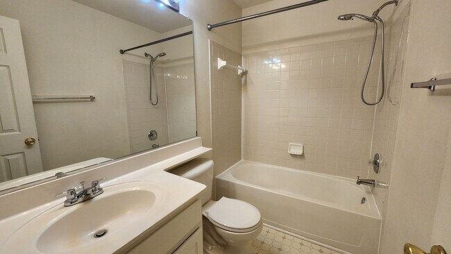 Building Photo - Townhome in Island Creek Subdivision