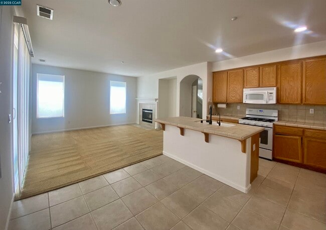 Building Photo - 26 Tradition Way